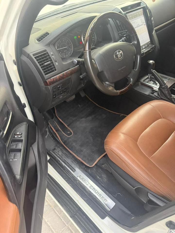 TOYOTA LAND CRUISER