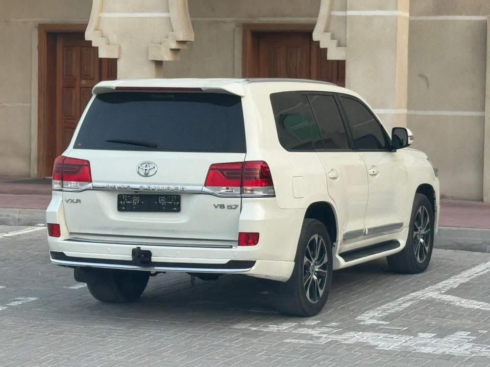 TOYOTA LAND CRUISER
